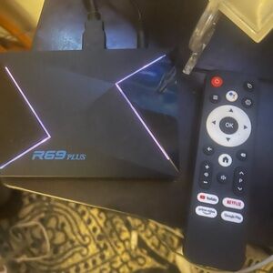R69 Plus loaded Streaming Box with Remote (check description)